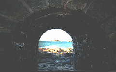 Sous le chemin de ronde de Dinard &agrave; St-Enogat