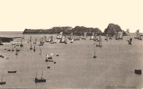 caravane devant le Rocher de Cancale