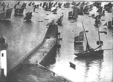 caravane devant le port