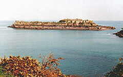 L'&icirc;le et le Fort des Rimains